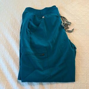 Zamora Figs Joggers Women’s petite- L